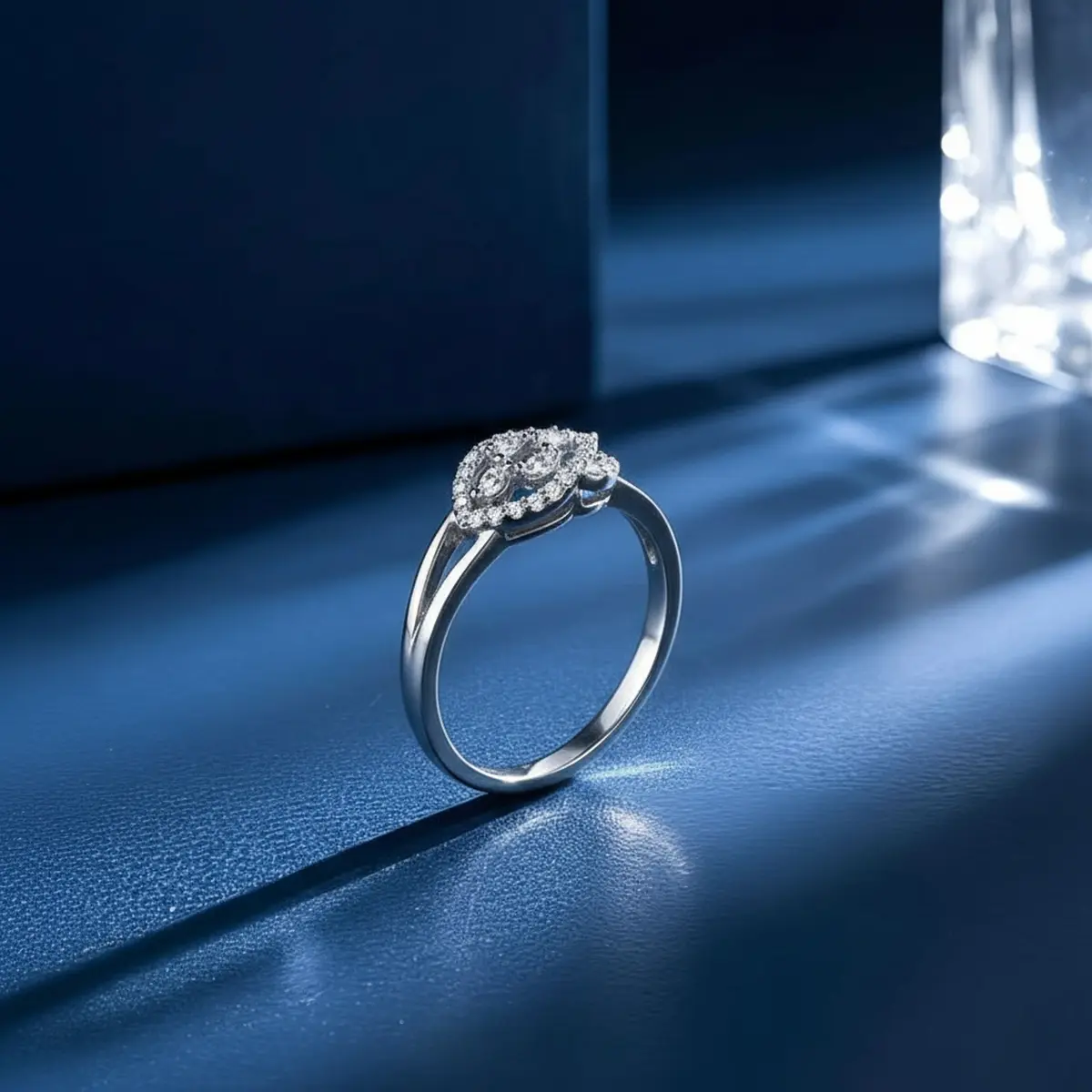 Endless Shine Band  continuous loop of radiant shine.